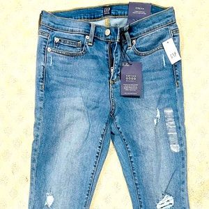 Gap true skinny NWT light blue distressed jeans